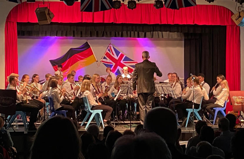shows students of the Melle Gymnasium wind band, conducted by Stefan Sporreiter, with the John Port Spencer Academy Senior Wind Band